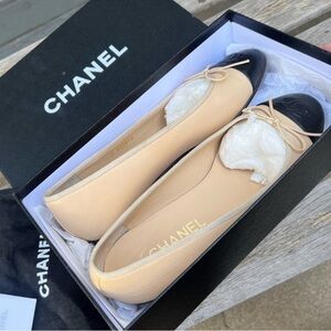 Chanel cap toe cc logo ballet flats classic beige & black